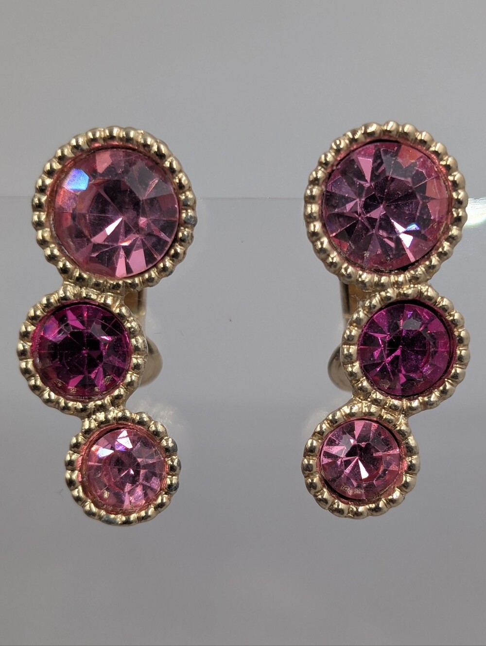 Sarah Coventry Saucy Pink Fuchsia Rhinestone Clip On Earrings Vintage 1965 M200